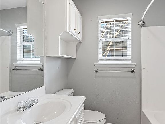 4th image of 8209 Green Leaf Ln