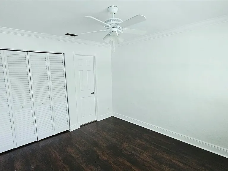 911 Burch Dr — Photo 26