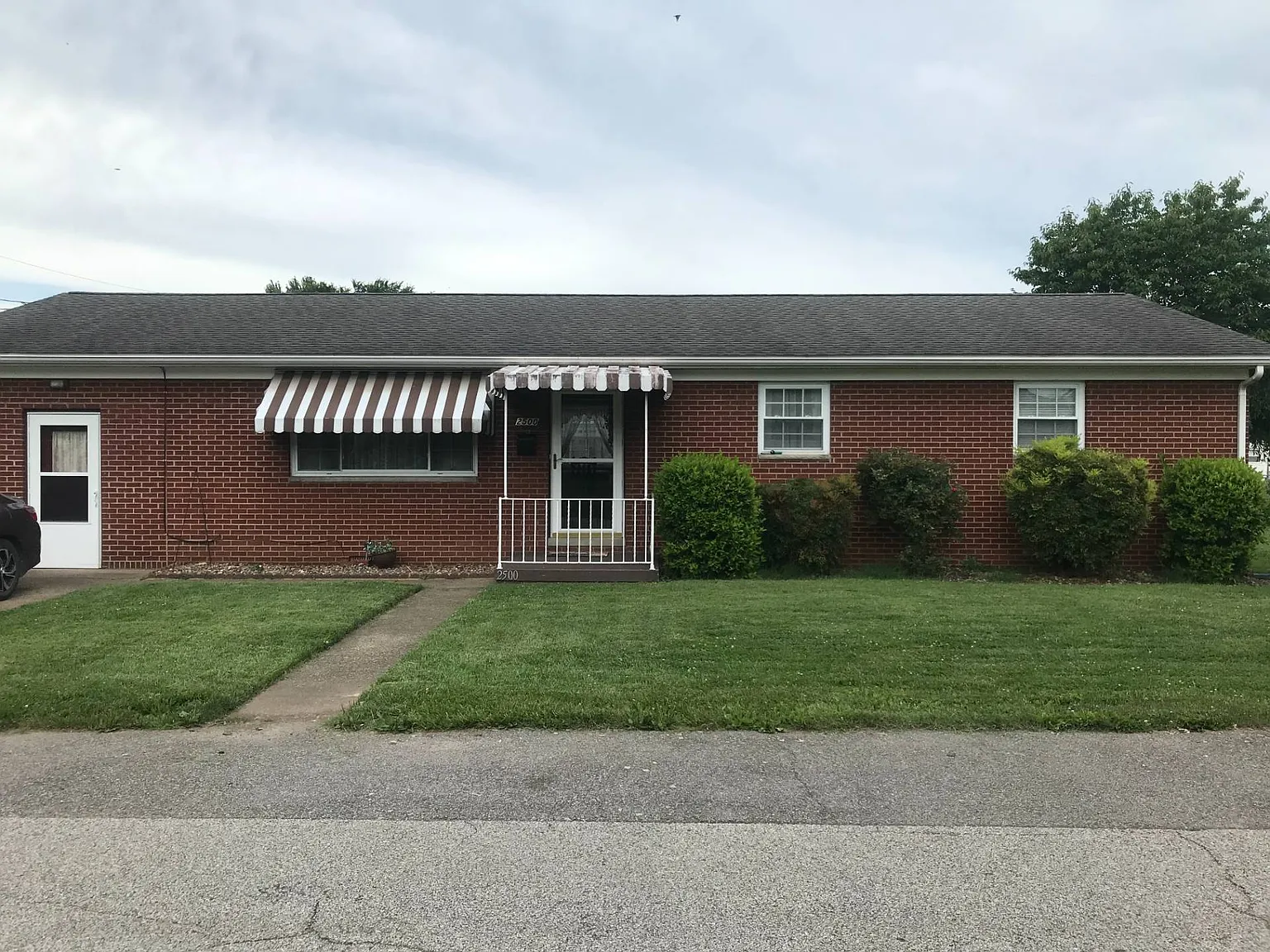 2500 Myers Ave photo 1