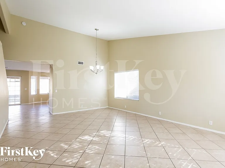 8736 W Tuckey Ln — Photo 5