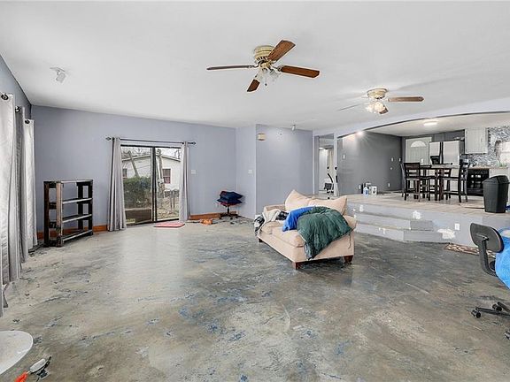 4th image of 14001 Dewberry Dr