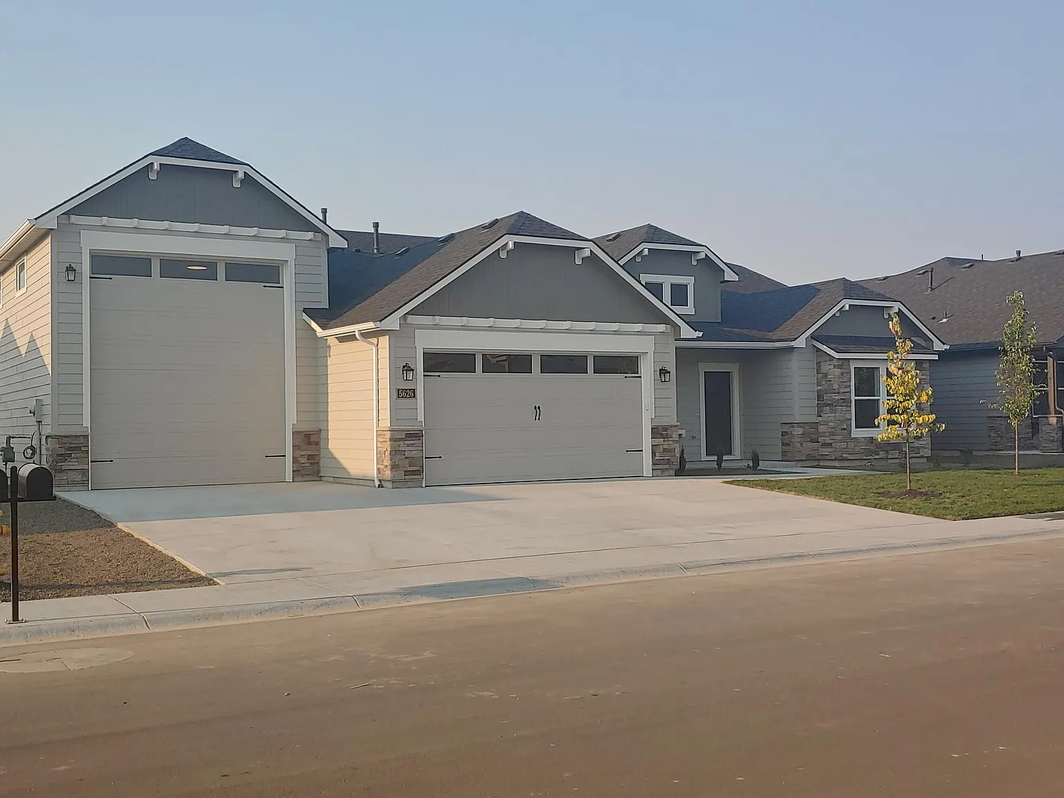 4 bed, 2046 sqft, $2,995 — Photo 2