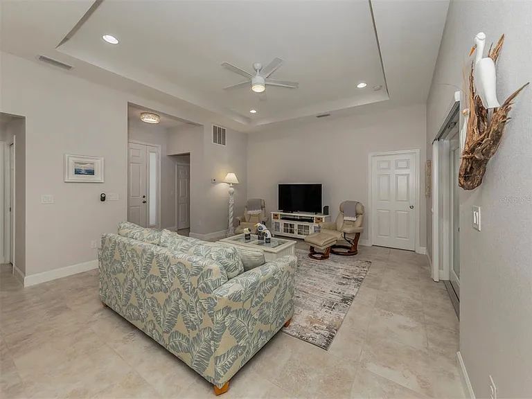 236 Holly Rd — Photo 11