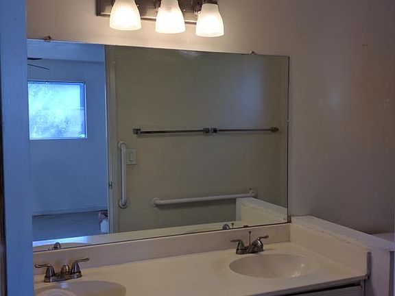 2nd image of 440 N Hobson Plz