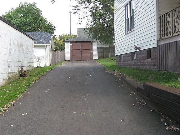 4th image of 1375 Dietz Ave