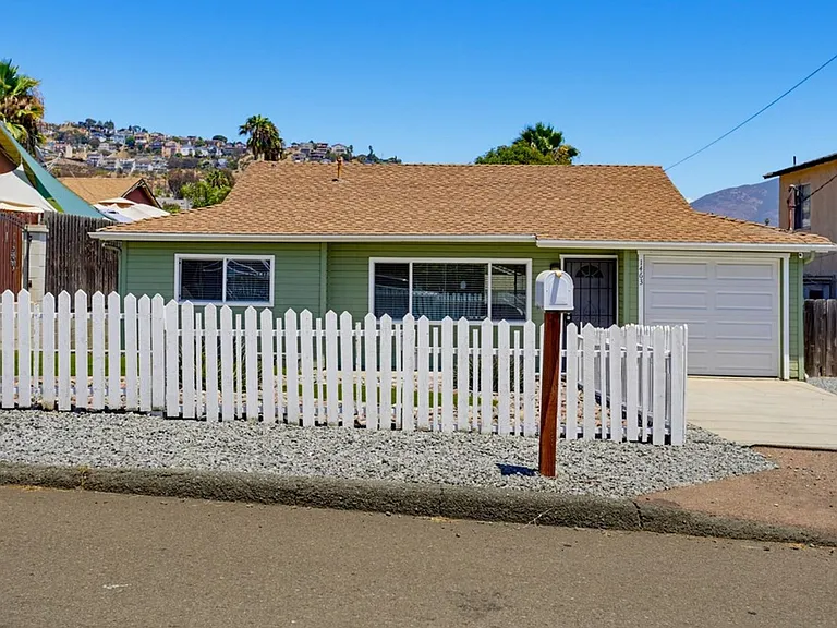 1463 Sweetwater Ln — Photo 4