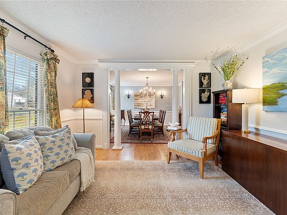 4th image of 102 Rustic Ln