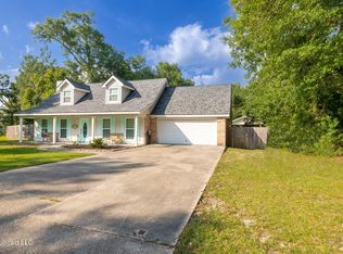 206 Vacation Ln, Waveland, MS 39576