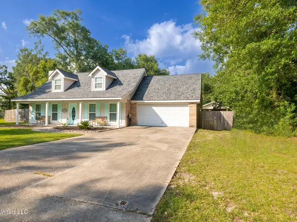 206 Vacation Ln, Waveland, MS 39576