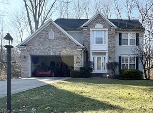 8870 Lakeview Dr, Olmsted Falls, OH
