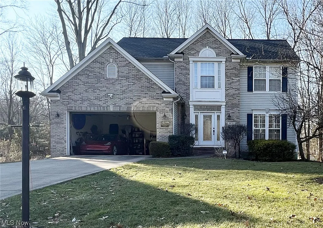 8870 Lakeview Dr photo 1