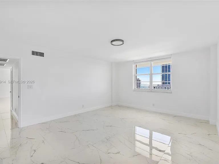 336 N Birch Rd #PENTHOUSE — Photo 24