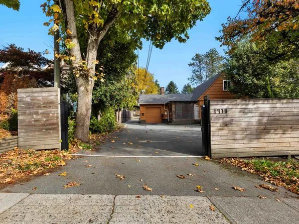 1970 Sperling Ave, Burnaby, BC V5B 4K5