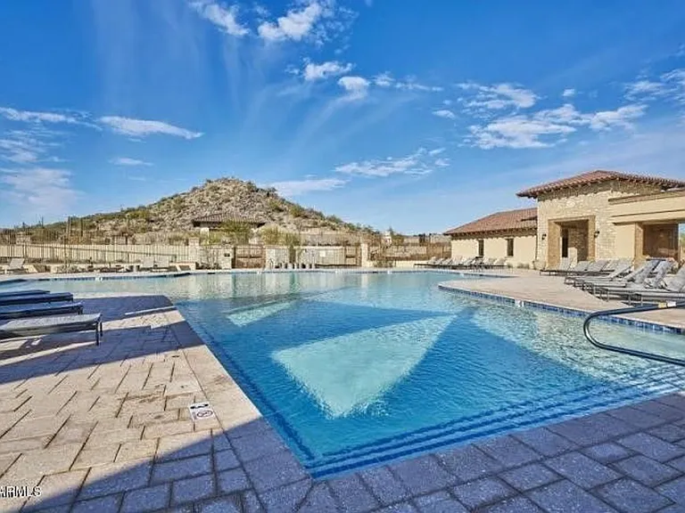 18651 W Sunrise Dr — Photo 46
