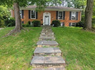 7063 Wolftree Ln, Rockville, MD 20852