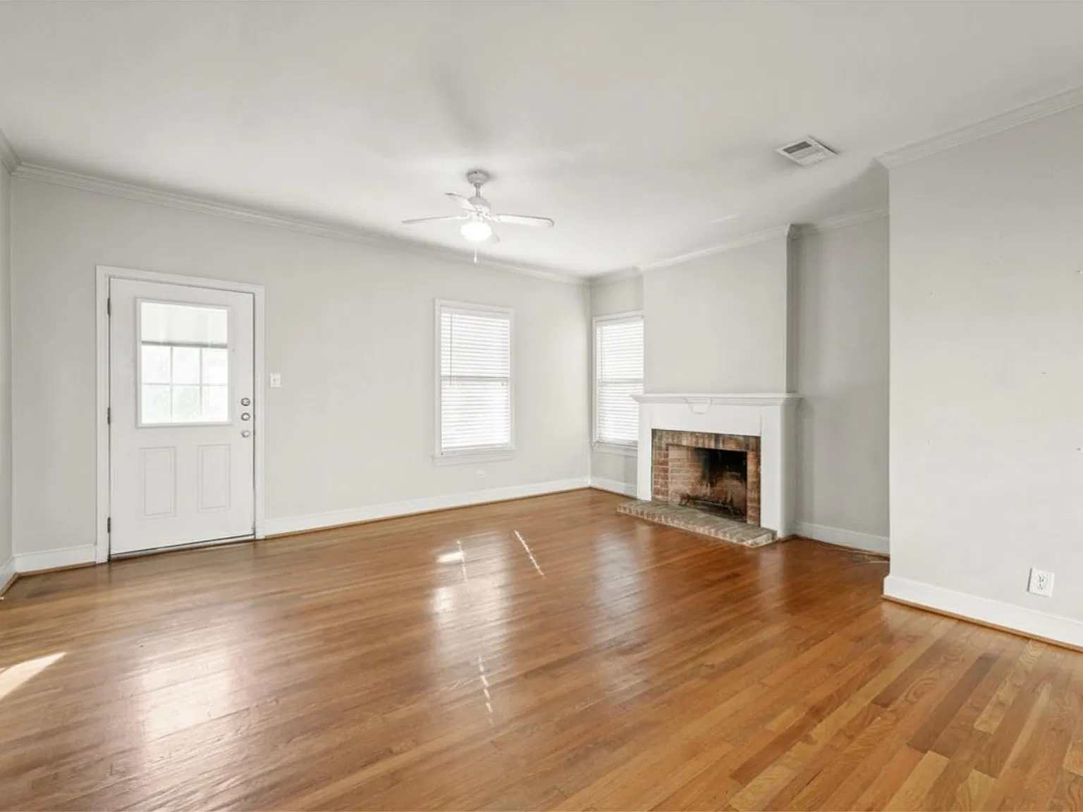2 bed, 1234 sqft, $3,300 — Photo 2