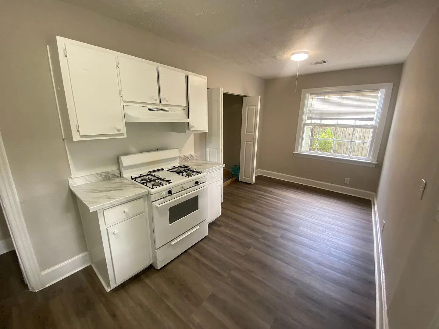 **2 Bedroom / 1 Bathroom **Plus Bonus Room**Home for Rent in Midtown Columbus, GA — Photo 4