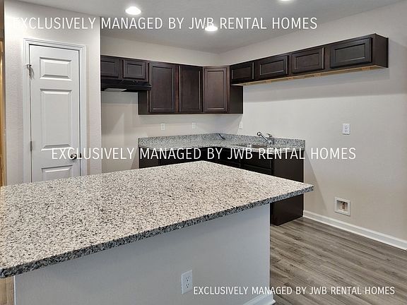 4th image of 2115 Clemente Dr