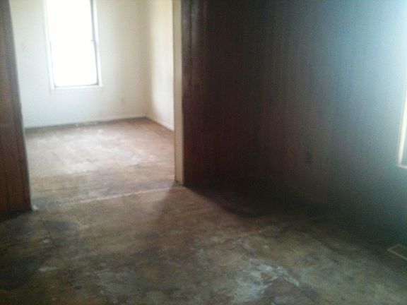 4th image of 440 22nd Ave N