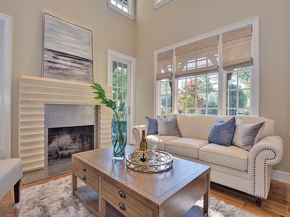 3rd image of 1190 Willow Glen Way