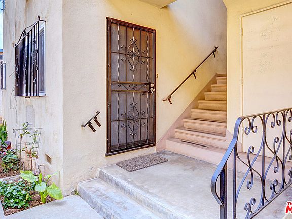 3rd image of 1046 N Normandie Ave APT 5