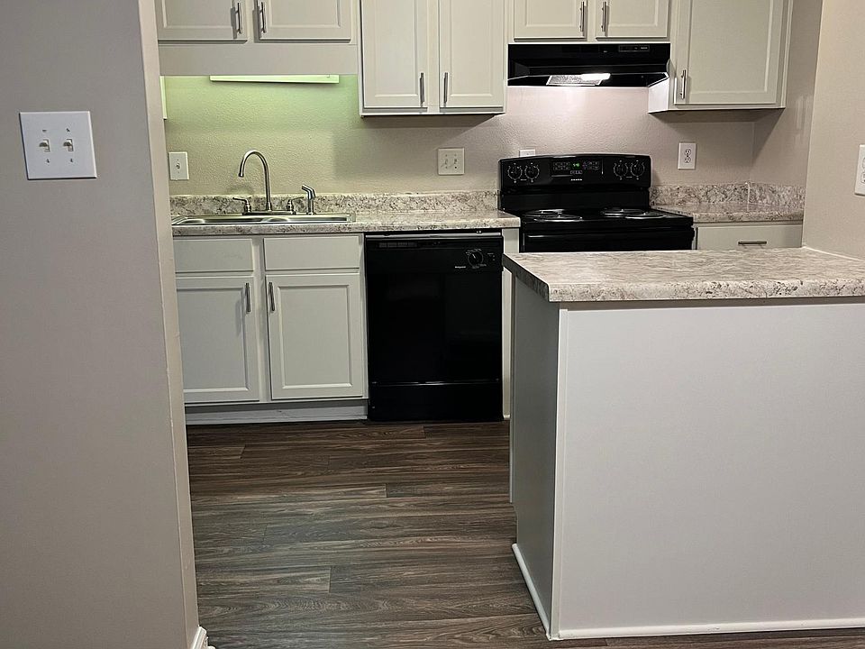 1st image of 115K Village Ln #115K
