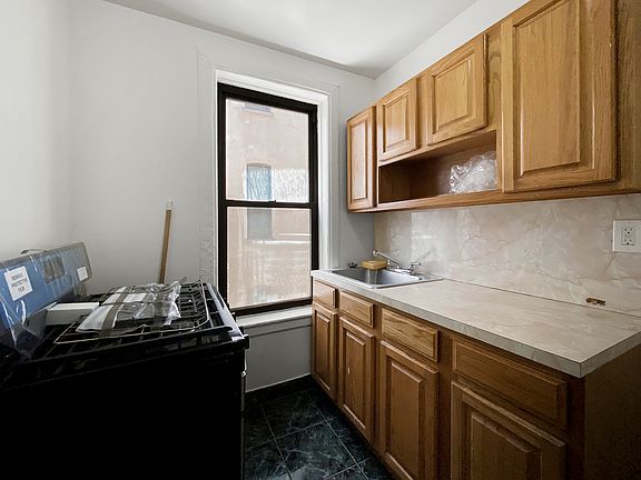 5th image of 254 Manhattan Ave #4D