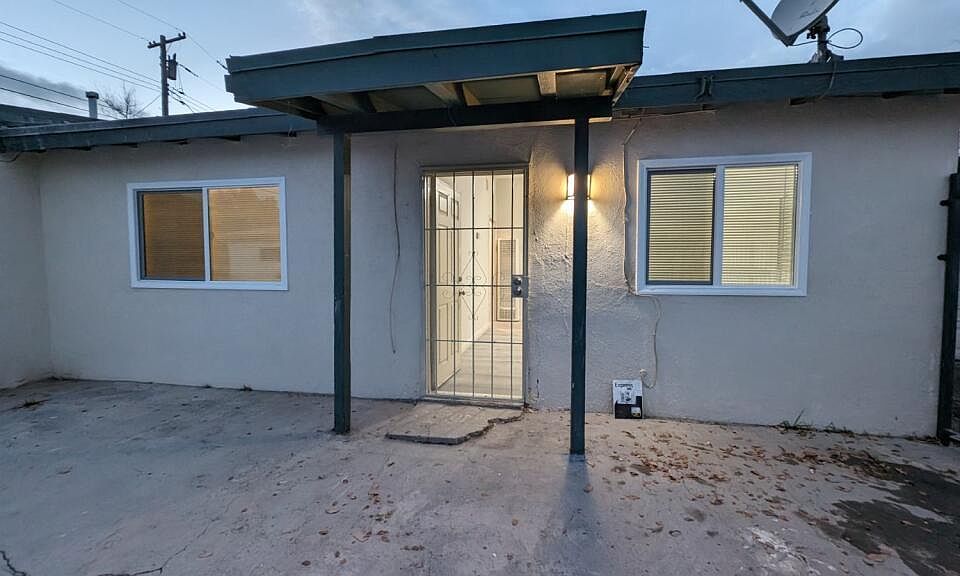 1st image of 558 W Avenue H12