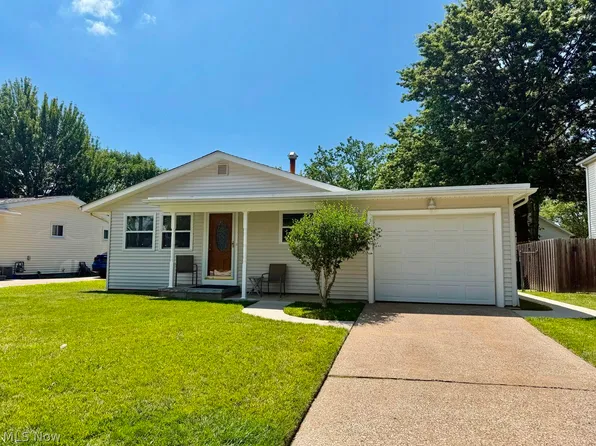126 Longfellow St, Elyria, OH 44035