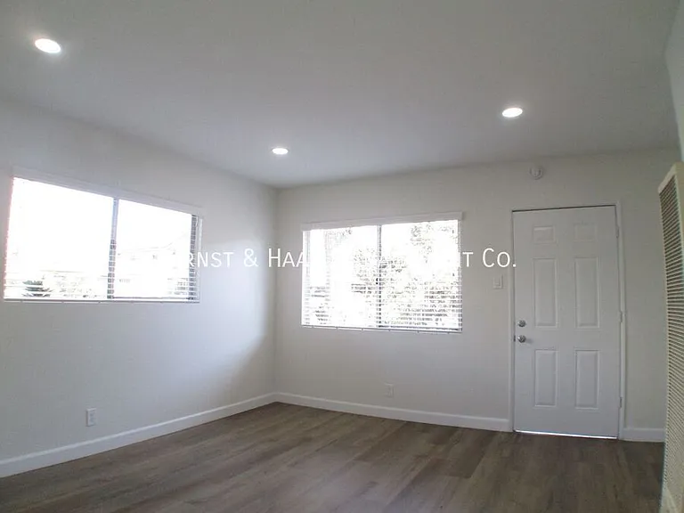 230 E Hullett St #1 — Photo 7