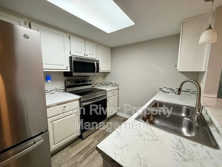 7665 Jana Ln S — Photo 2