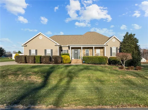 396 River Run Dr, Reidsville, NC 27320