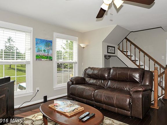 3rd image of 7301 Crestleigh Cir