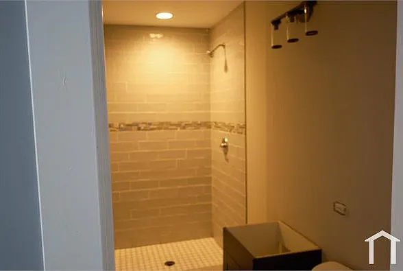 10235 S Oglesby Ave — Photo 13