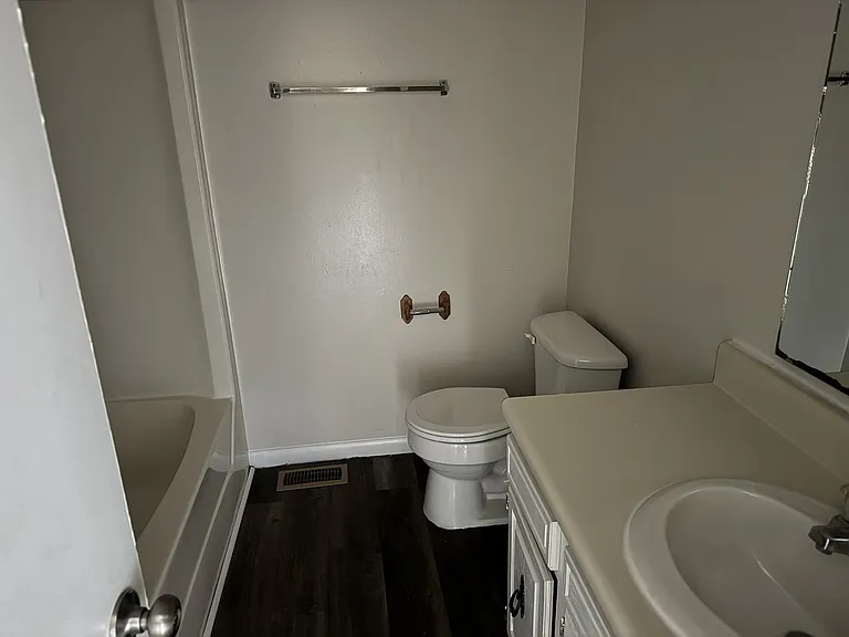 Pine Villa Town Houses — Photo 16