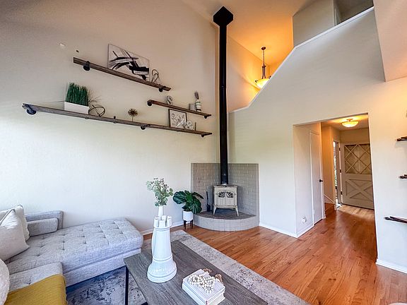 5th image of 54 Cleland Ave APT 2