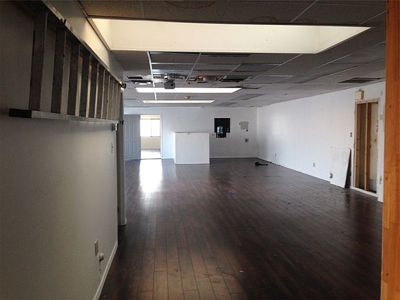 4th image of 1556 Grand Ave