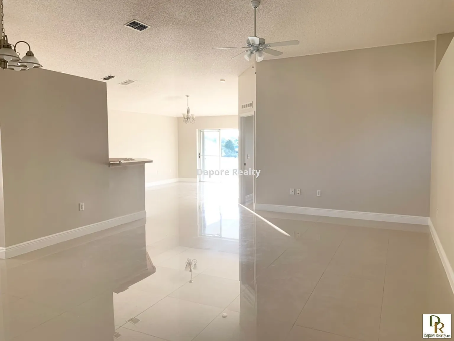 3 bed, 2.0 bath, 1677 sqft, $1,995 — Photo 2