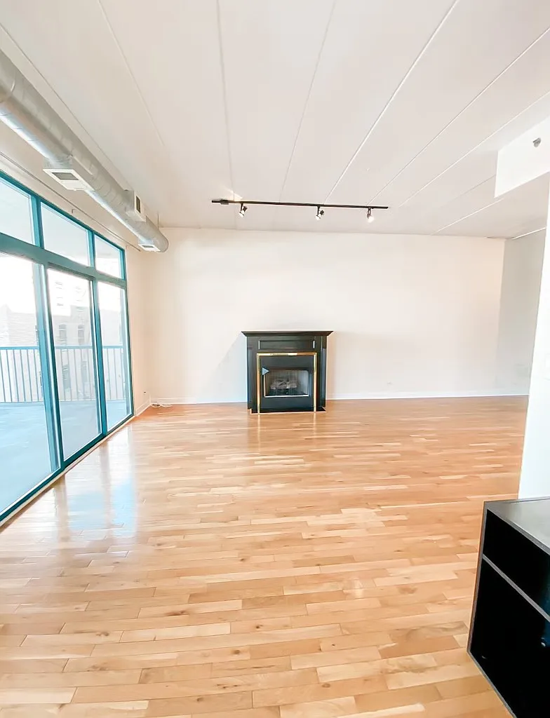 1 bed, 1.5 bath, 1100 sqft, $3,200 — Photo 4