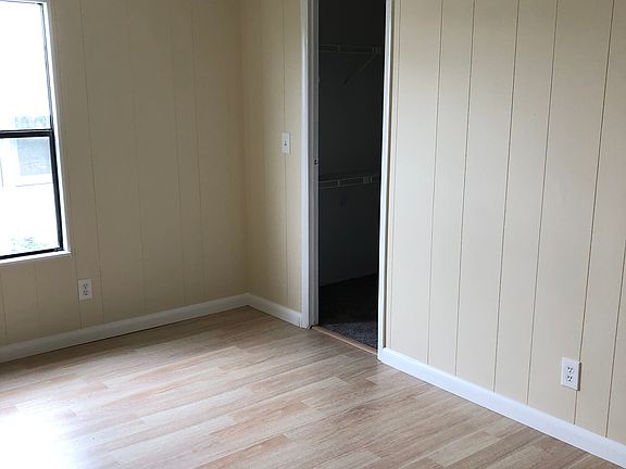5th image of 381 NE Jade Cir