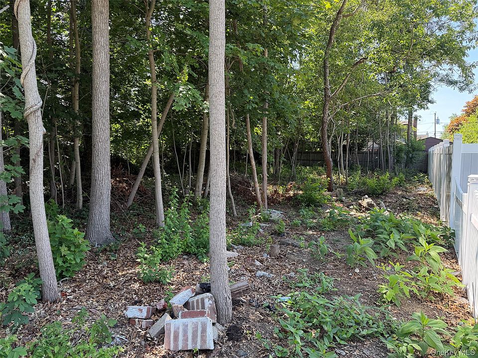 1st image of 72 Phelps Lane