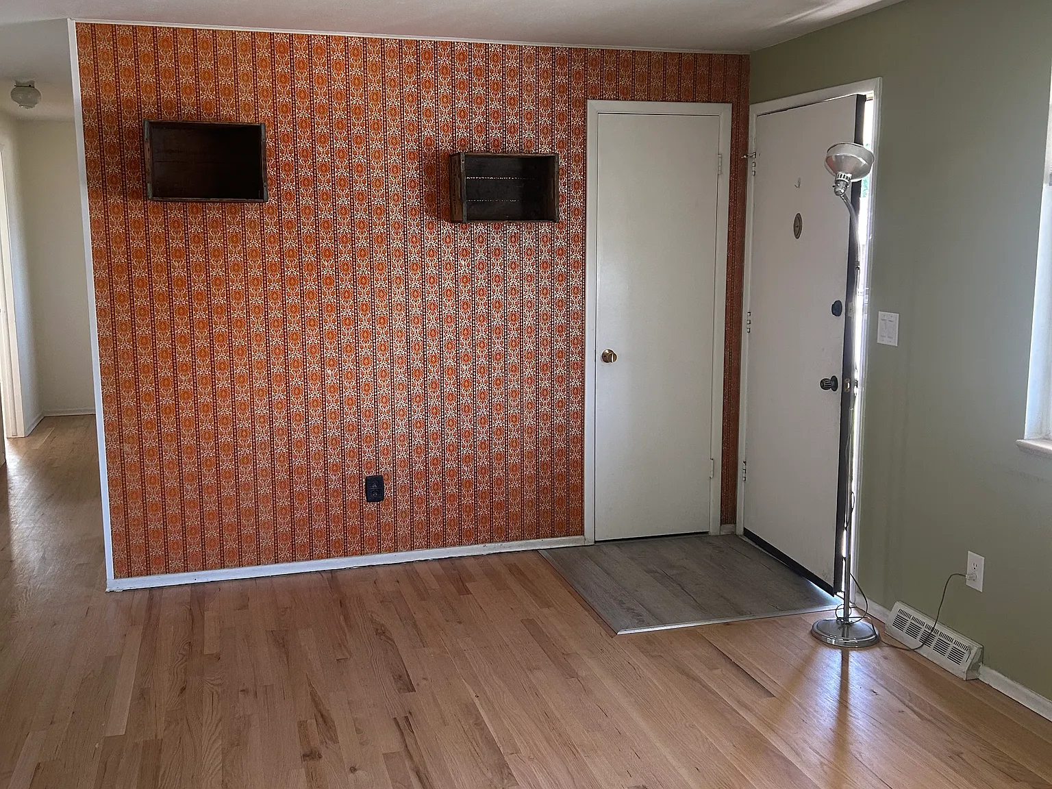 5 bed, 2000 sqft, $2,900 — Photo 2