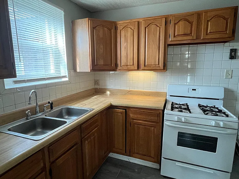 6148 Laura Ave — Photo 6