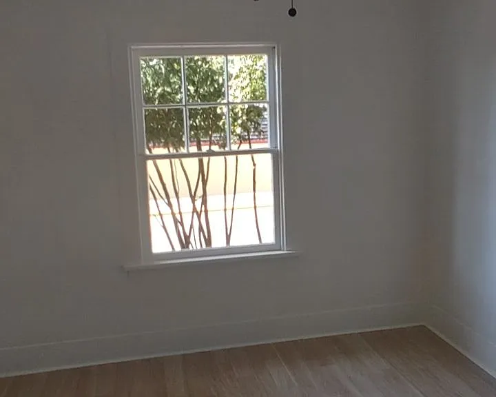 214 E 11th St #1 — Photo 12