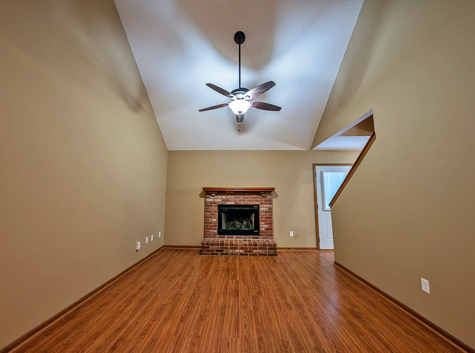 3 bed, 2.5 bath, 1236 sqft, $1,700 — Photo 3