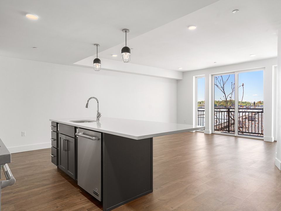 1st image of 25 Hichborn St #20
