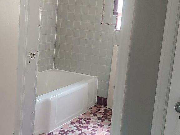 5th image of 3159 Mozart Ave #3