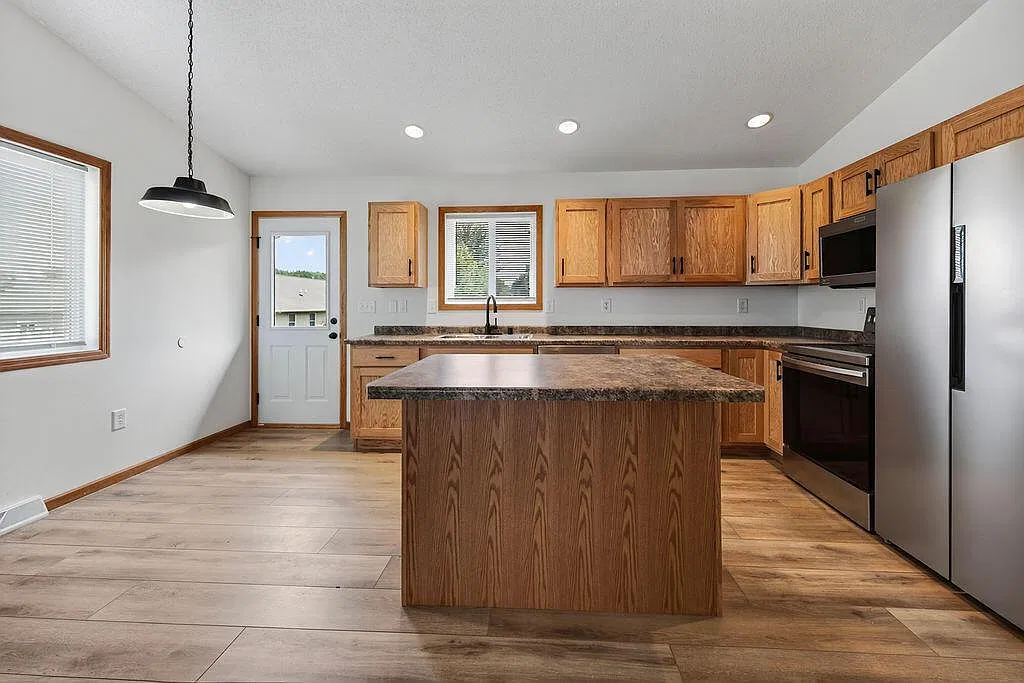 641 Angel Ct — Photo 3