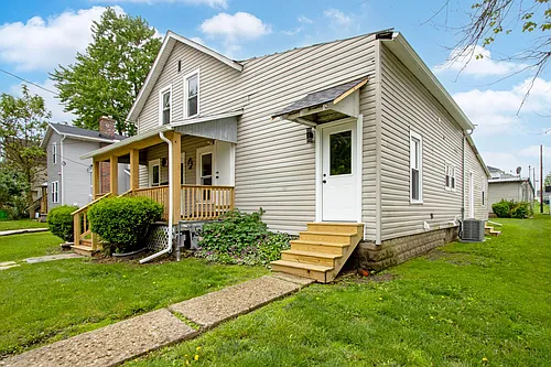 217 1/2 Hall St Photo 1