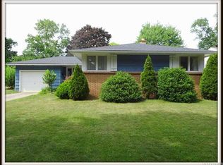17 Treehaven Dr, Lockport, NY 14094